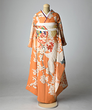 飛翔鶴に槍梅文刺繍：写真